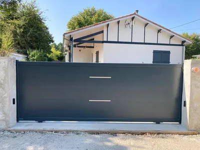Pose et installation d'un portail coulissant sur mesure motorisé SOMFY sur Cestas en Gironde