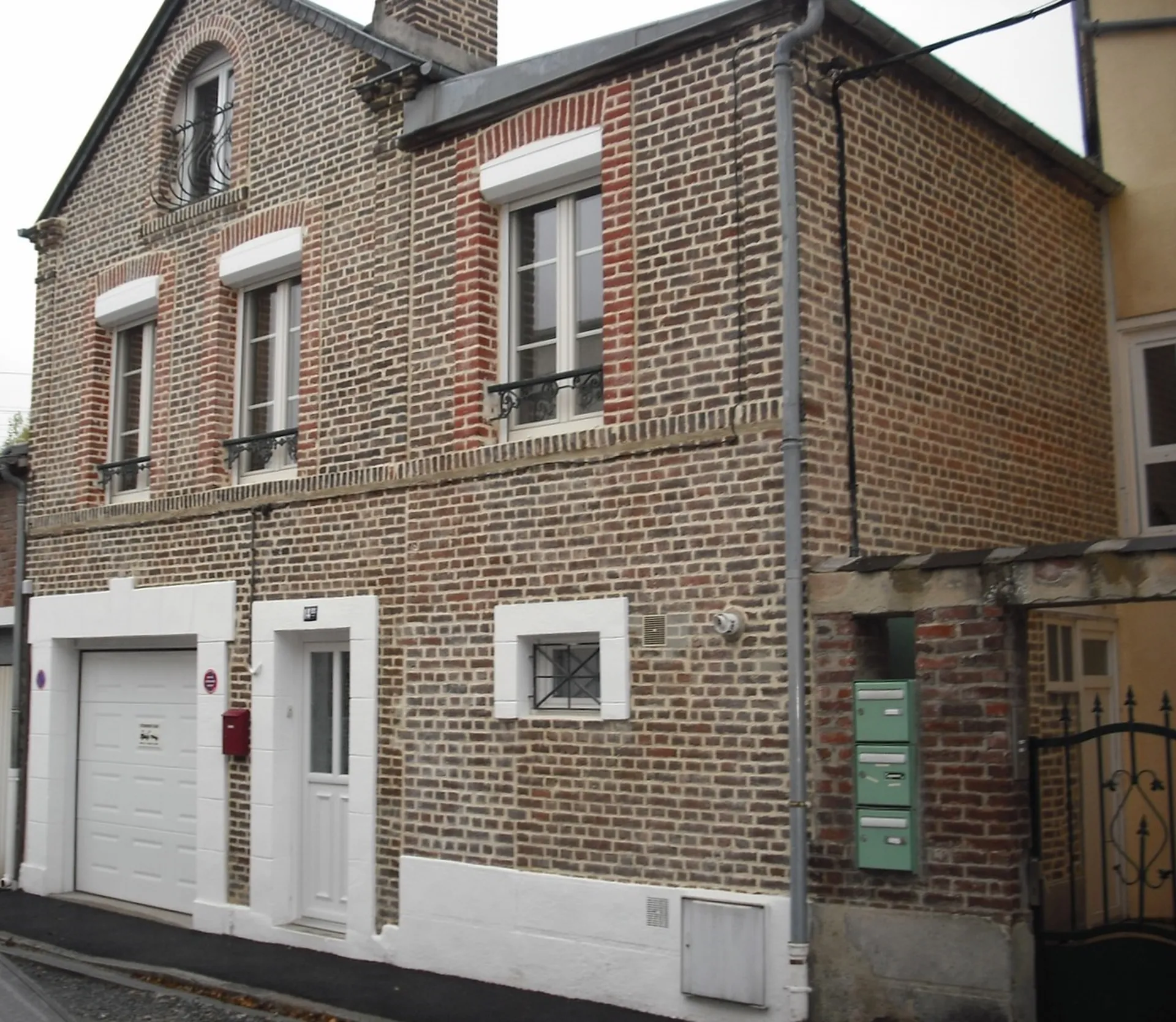 MAISON A VENDRE LISIEUX, PROCHE GARE ET ECOLE
