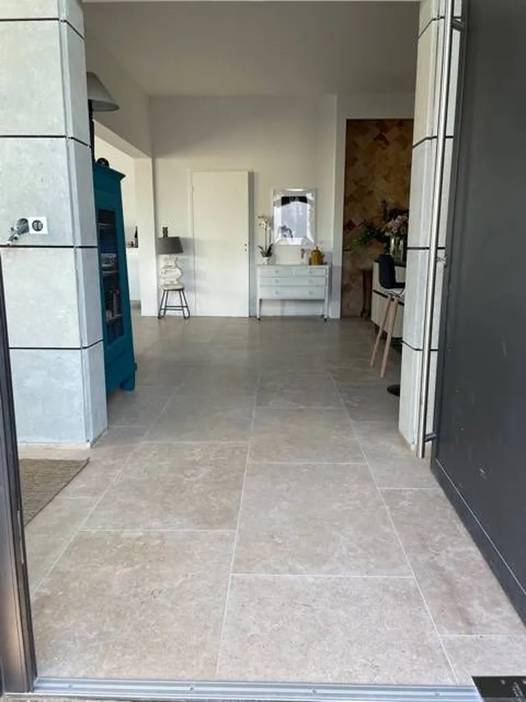 DALLAGES INTERIEURS / SEJOUR EN PIERRE NATURELLE DE SAHARA BEIGE 