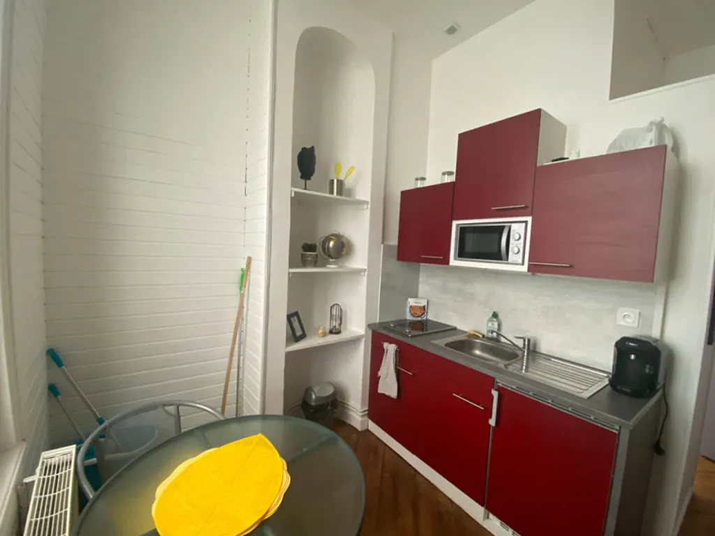 Beau studio meublé de 17,96m²