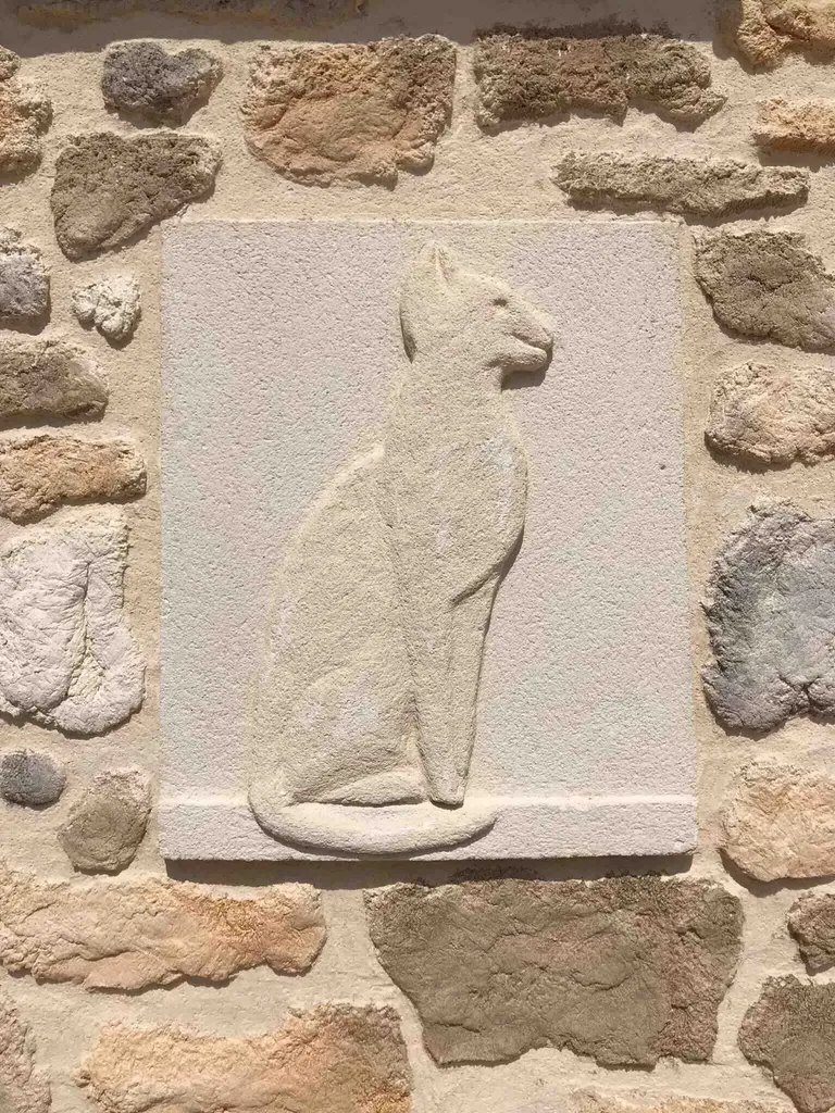 Création de motifs personnalisés sculptés dans l'enduit à la chaux proche de Narbonne