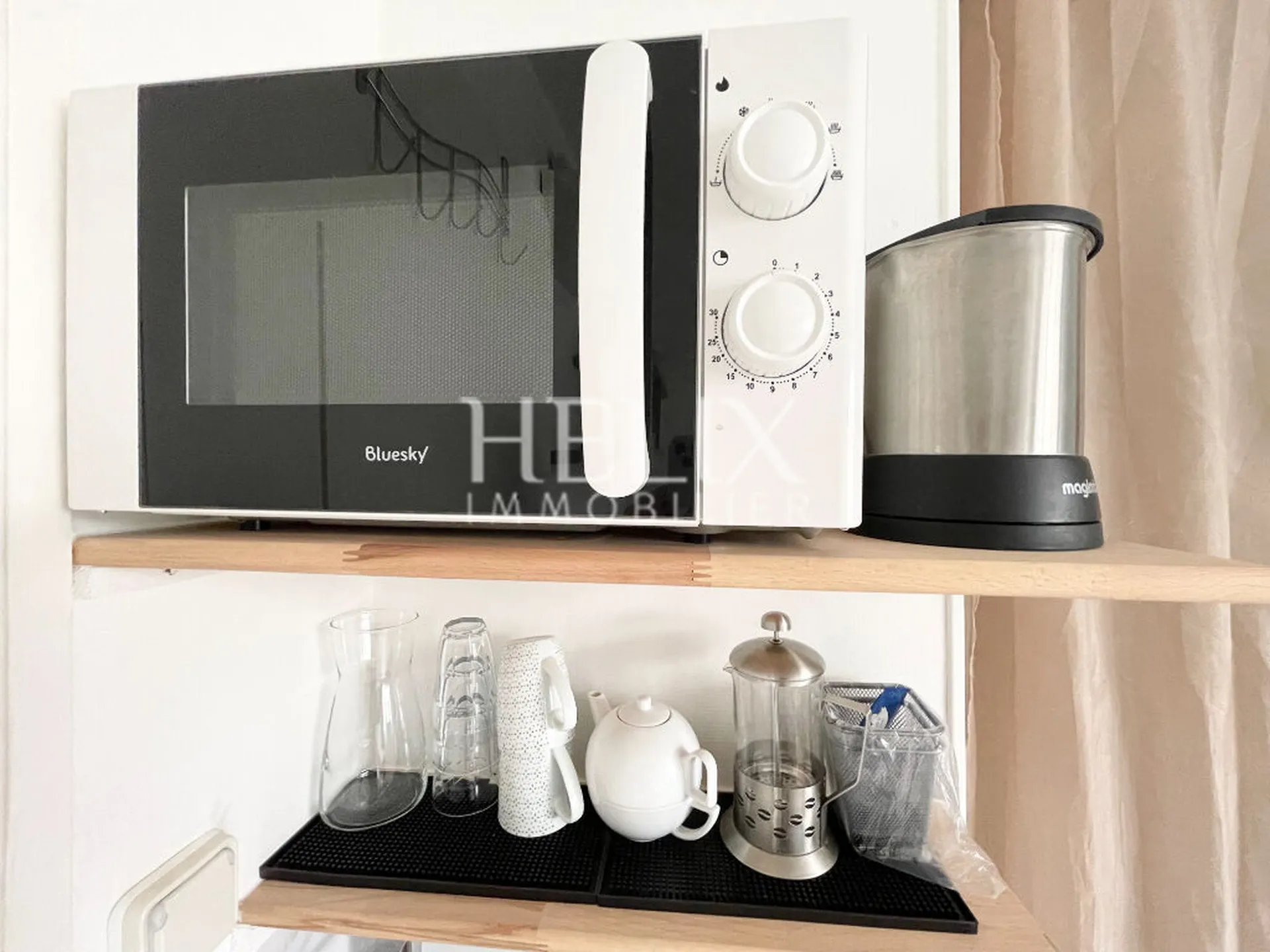 Chambre de service meublé avec goût d'environ 10 M² dans une jolie résidence 