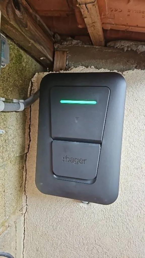 Installation de borne de recharge Hager Witty One 7kW au Revest-les-Eaux