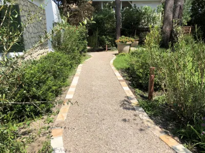 CRÉATION D'UN CHEMINEMENT DANS VOTRE JARDIN PAR LES PAYSAGES D'ANTOINE SUR LE BASSIN D'ARCACHON