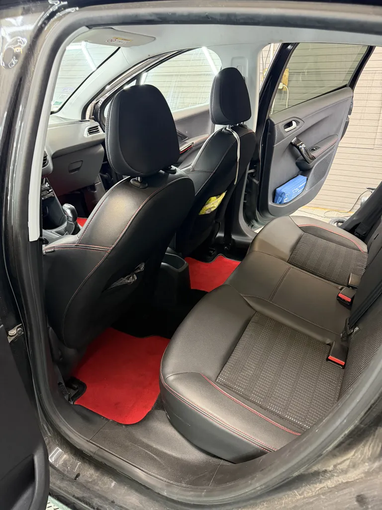 208 GT LINE 1.2 PURETECH 110CHV / ENTRETIEN PEUGEOT / CAMERA DE RECUL