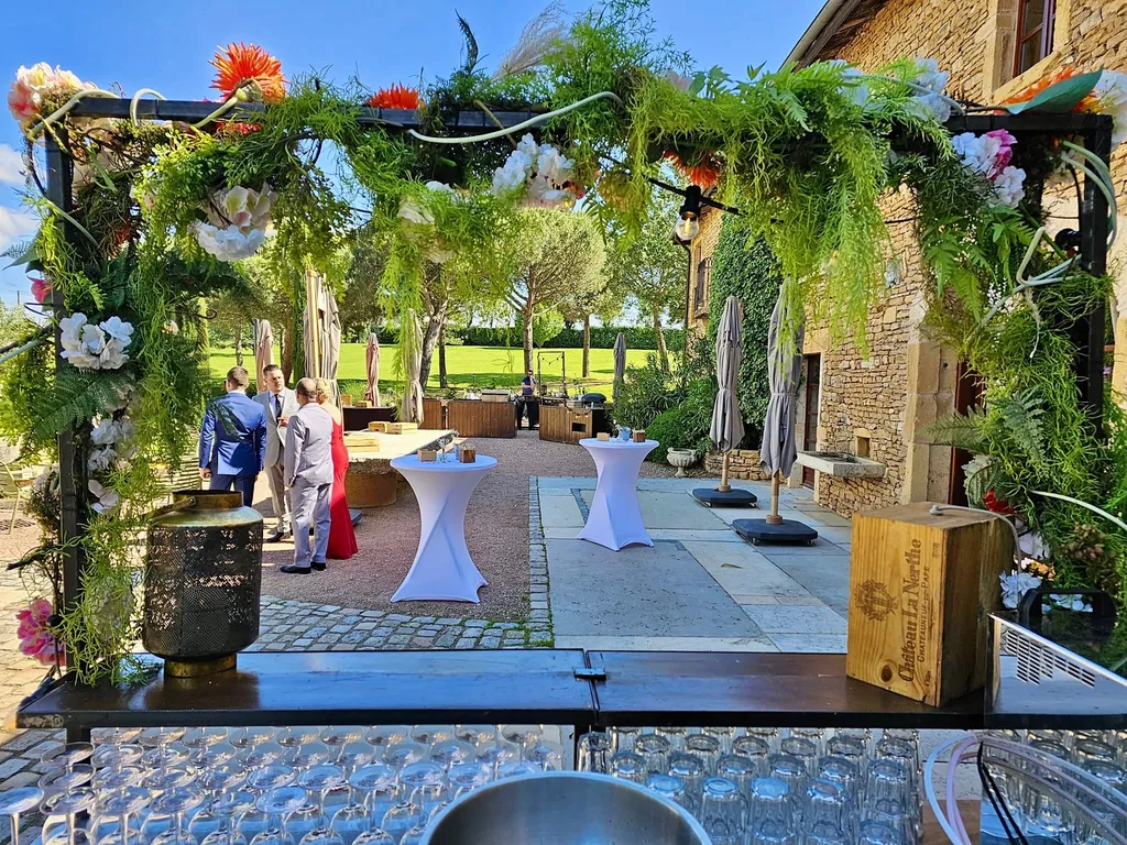Organisez votre mariage à votre image avec un traiteur haut de gamme et des bars mobiles originaux dans le Rhône et dans le Beaujolais