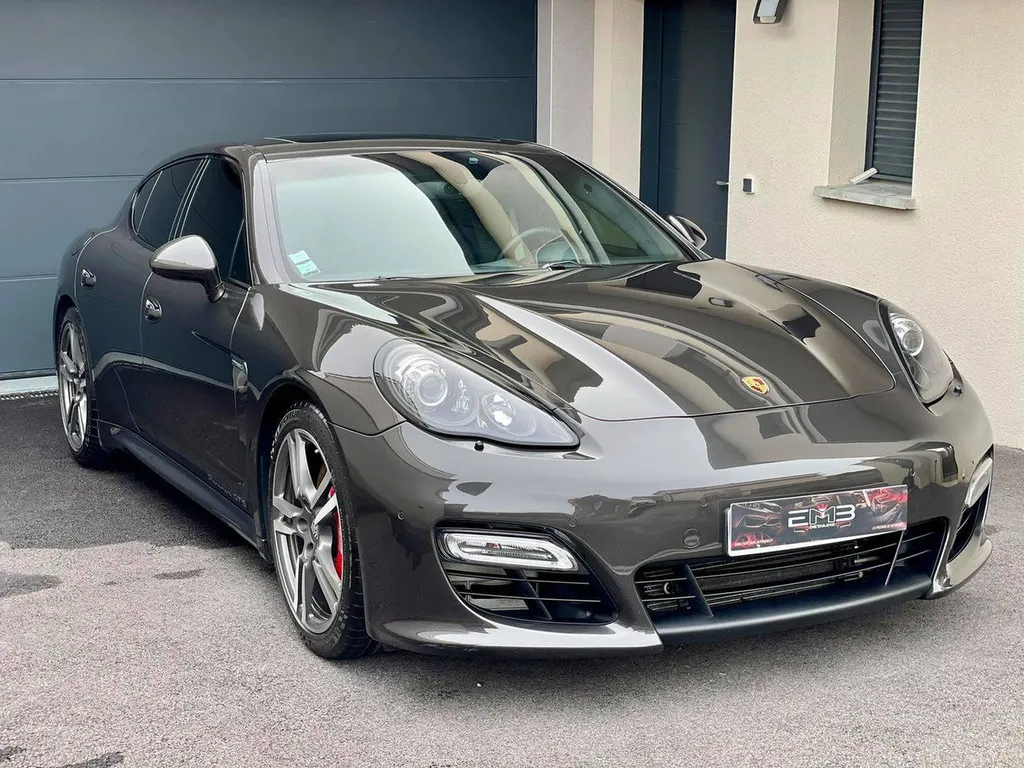 Protection céramique voiture Porsche Panamera GTS à Chaponost dans l'ouest lyonnais