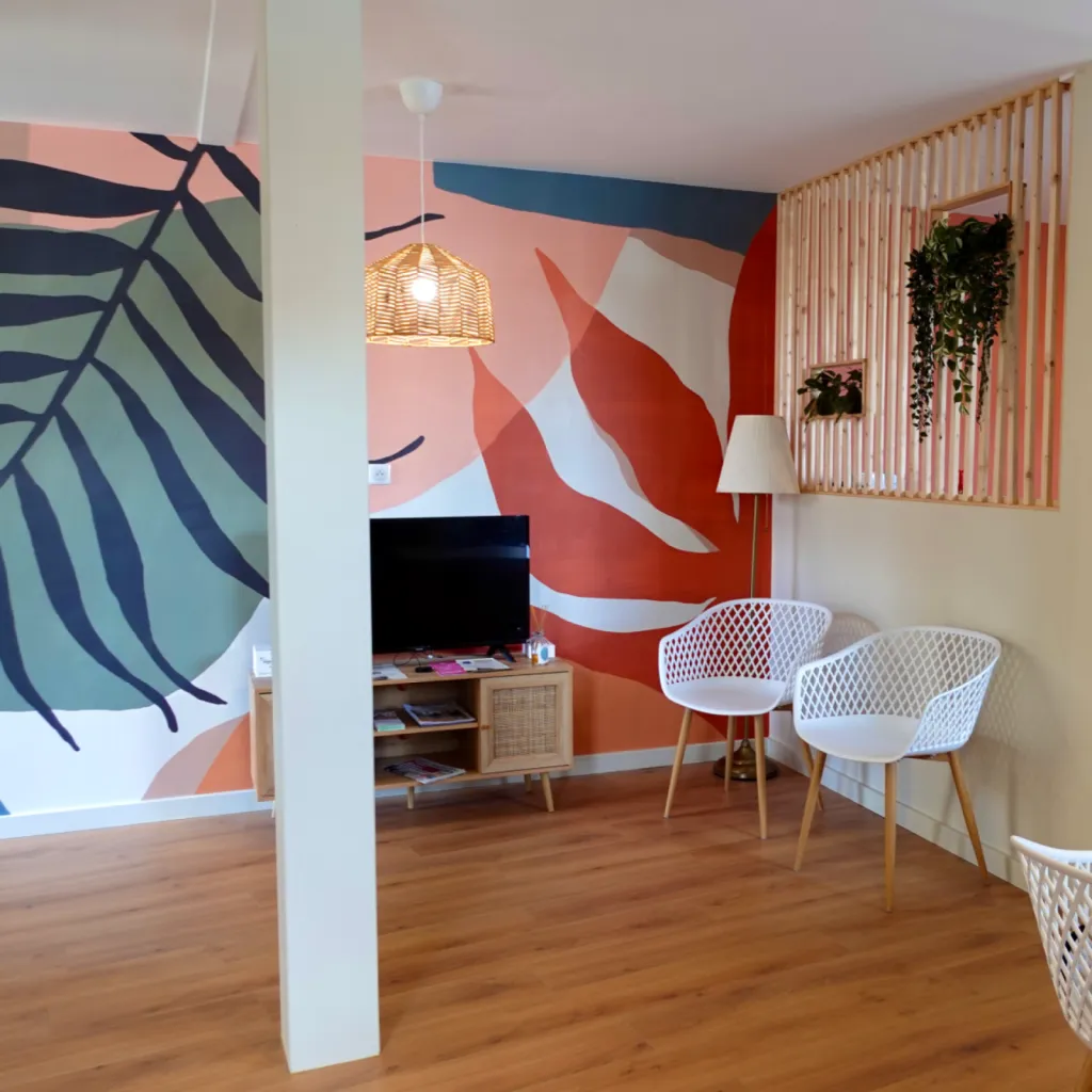 Espace d’accueil chaleureux et fonctionnel du centre ENTENDRE, par l’Atelier D. architecte d’intérieur à Bordeaux.