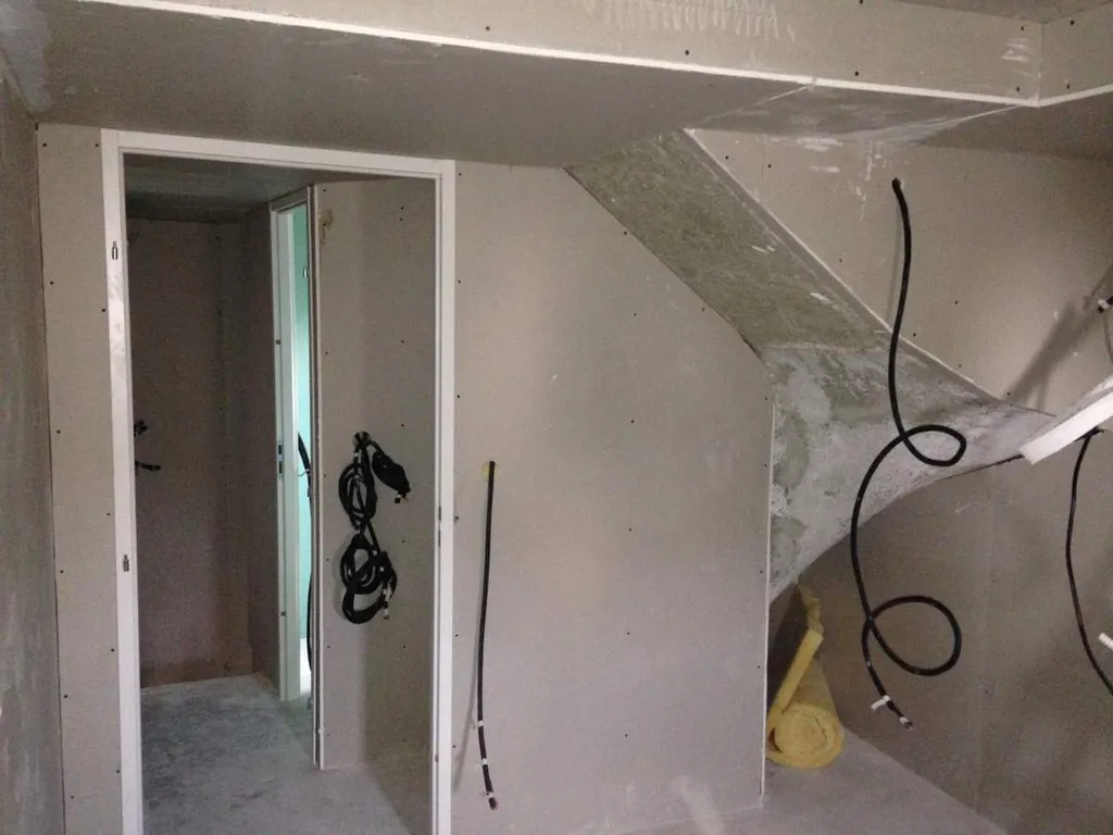 Travaux de placoplâtre - Rénovation d'une vieille maison de village à Eyguières