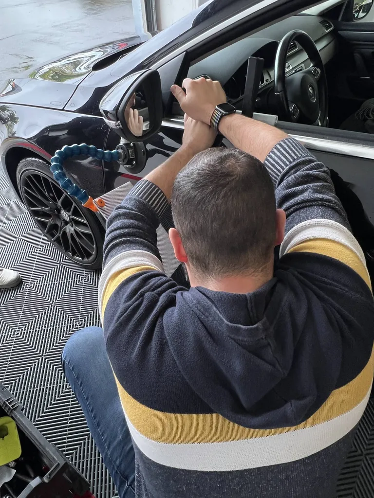 Trouver un professionnel pour le débosselage sans peinture de sa carrosserie proche de Le Mans 72