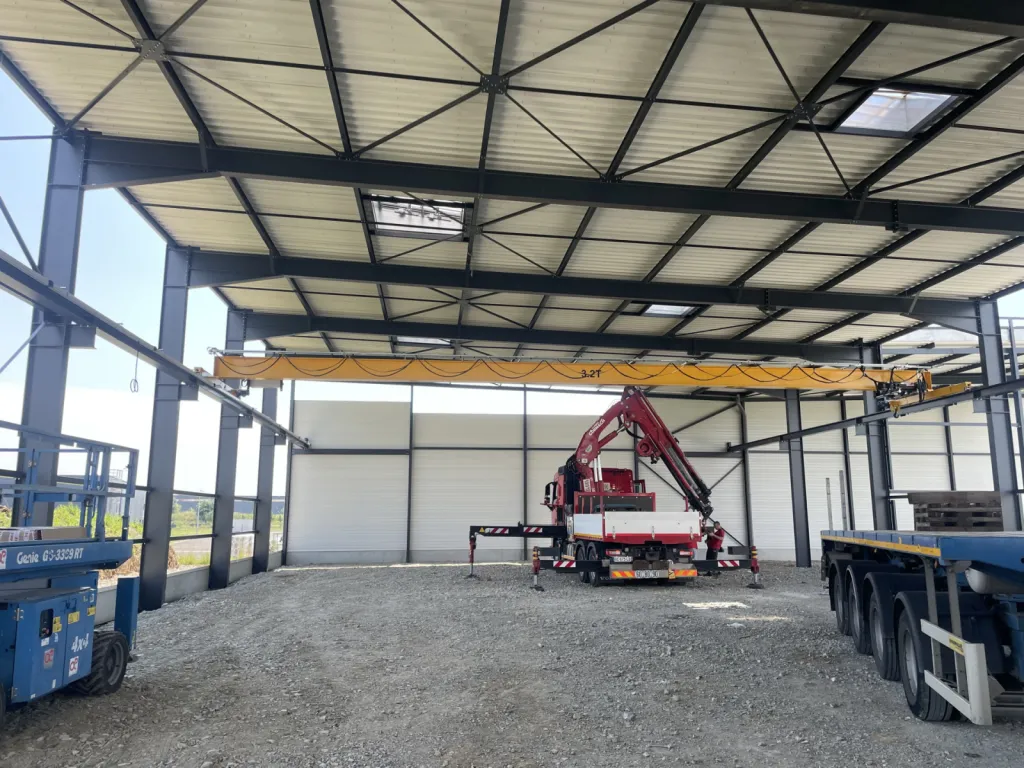 Mise en place du pont roulant sur le chemin de roulement