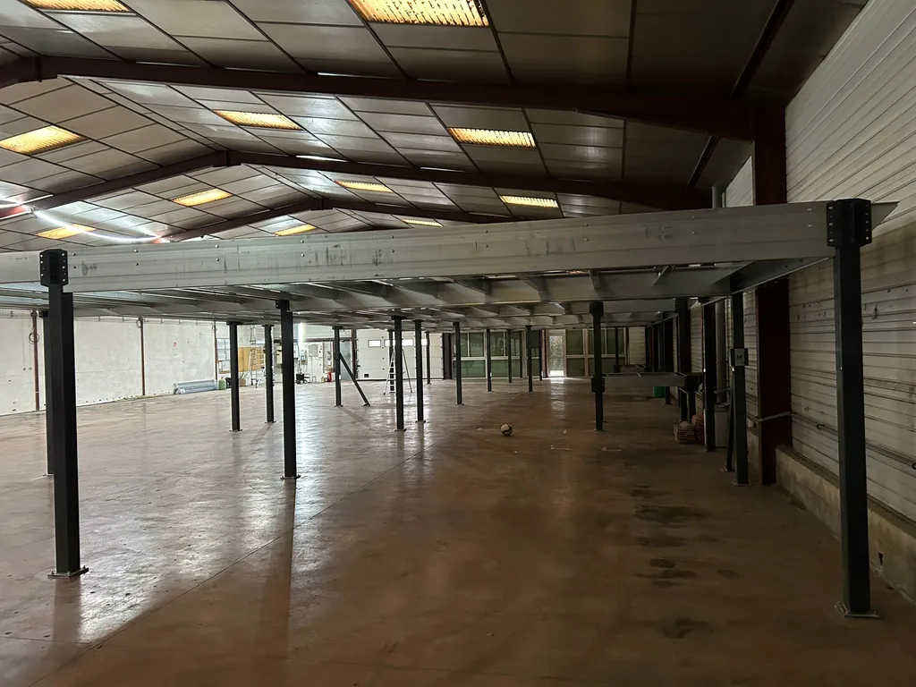 Installation de mezzanine industrielle : doublez votre surface avec SISAM à Toulouse et en Occitanie