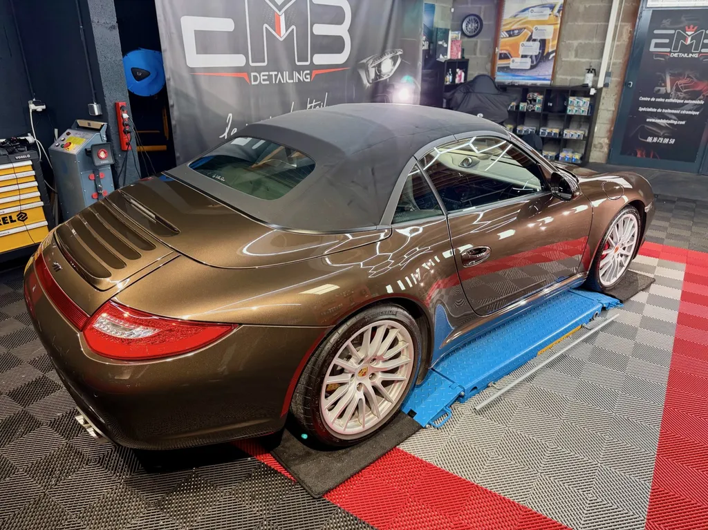 Traitement céramique Porsche 997 Cabriolet à Vaugneray – Detailing haut de gamme pour passionnés Porsche près de Lyon