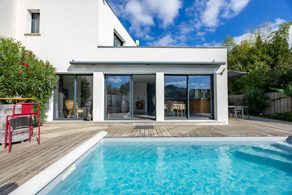 Belle maison contemporaine avec piscine et garage à proximité du centre de Bordeaux Caudéran