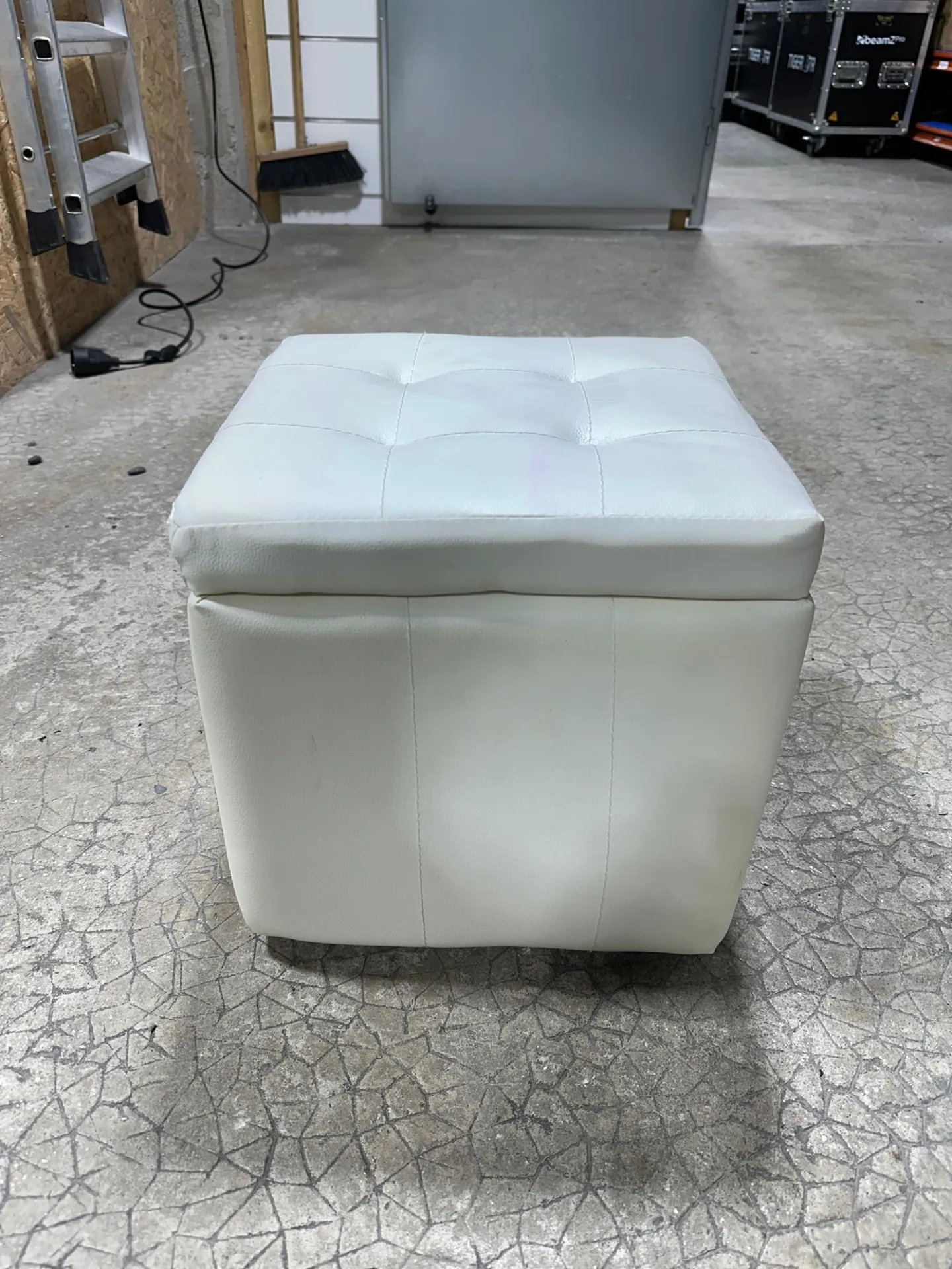 POUF BLANC LOUNGE 35X35CM