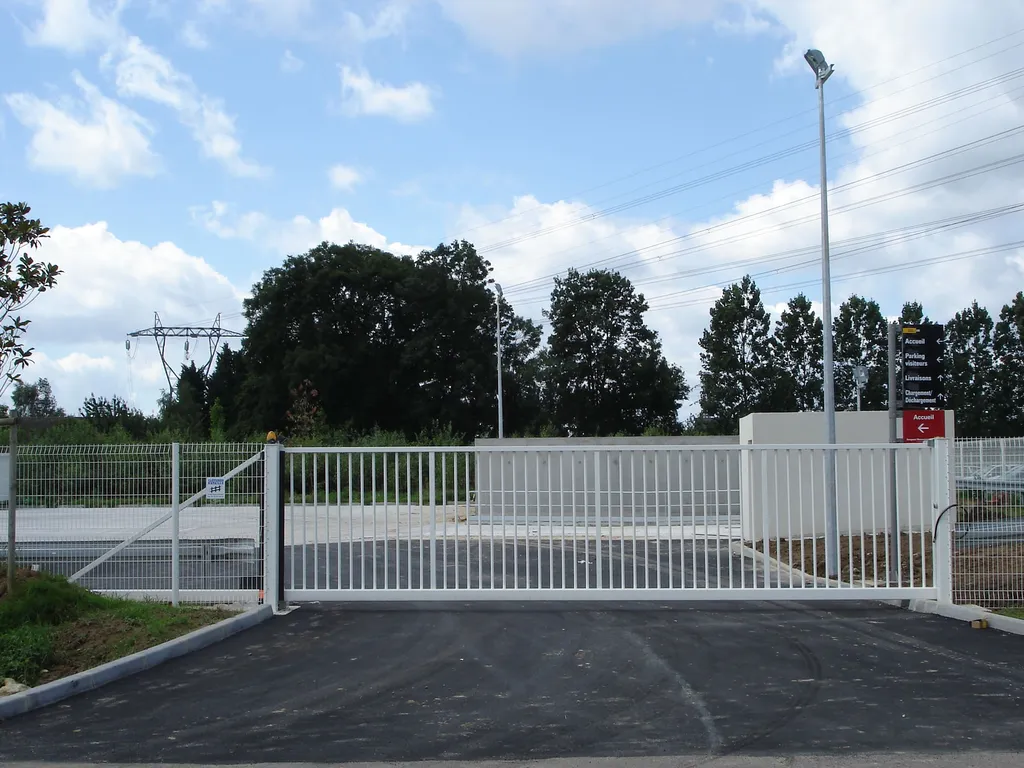 Installation de Portail Industriel Grands Formats Autoportant et Clôtures de Haute Sécurité à Rouen et sa Région ou Agglomération à proximité de Sotteville-lès-Rouen et Saint-Étienne-du-Rouvray