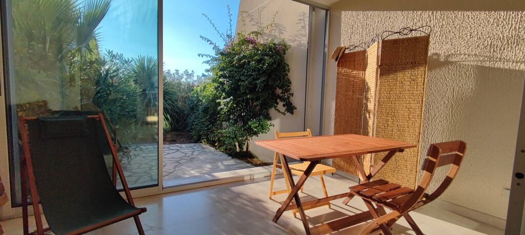 Viager occupé Cassis  en rez-de-jardin avec parking privatif dans résidence de standing