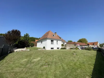 Maison contemporaine de 178m² bâtie sur son terrain de 1 230m² proche des commerces, en Seine Maritime, 76.