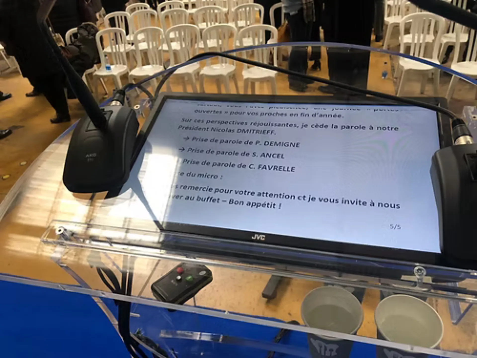 PUPITRE PLEXI CONNECTE ECRANS 19' INCLUS FACE AVANT & INTERIEUR PUP