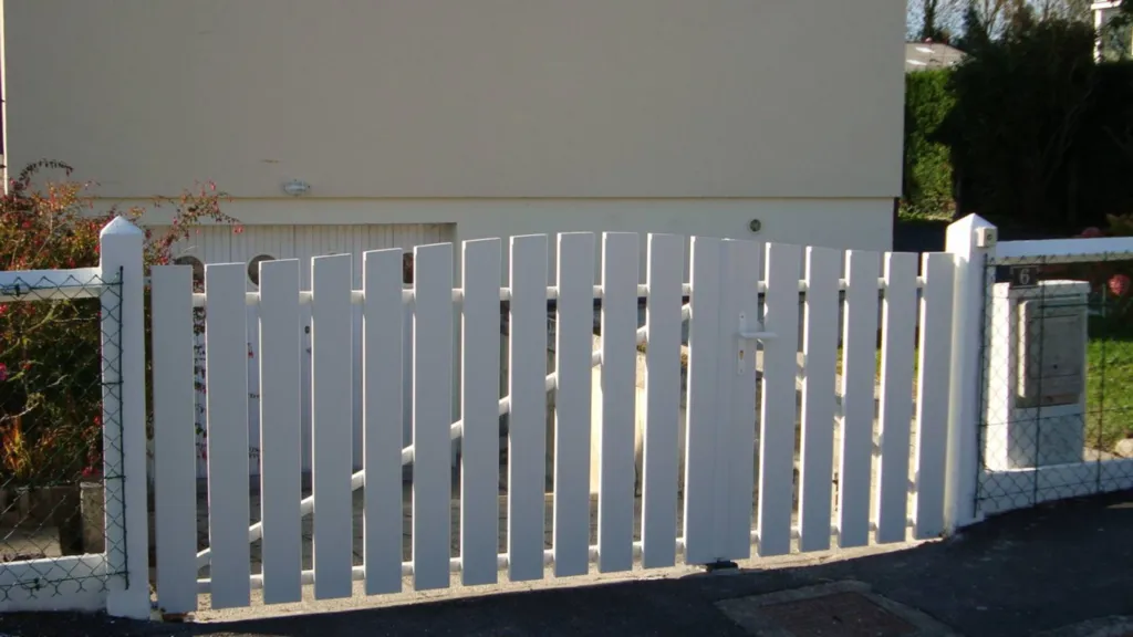 installation d'un portail en PVC dans l'Eure 27