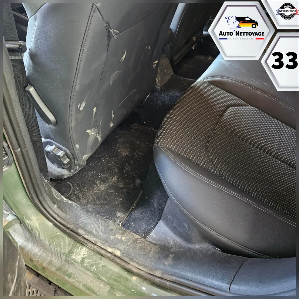 nettoyer l'intérieur de sa voiture en profondeur pour éliminer les mauvaises odeurs avec pressing des sièges près d'Arcachon