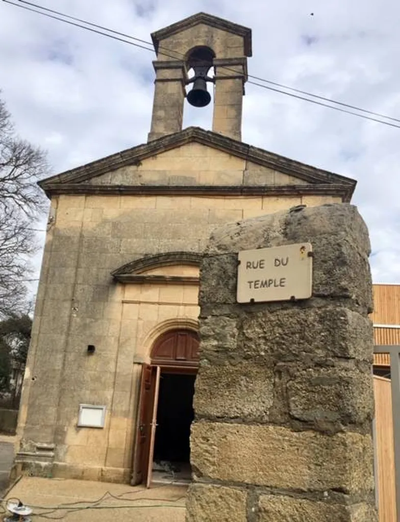Transformation du temple en médiathèque à Sanilhac-Sagriès