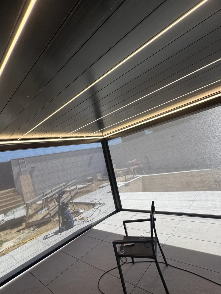 Fourniture et pose d'une pergola bioclimatique connectée avec stores motorisés et chauffage intégré à Hohfrankenheim dans le Bas-Rhin