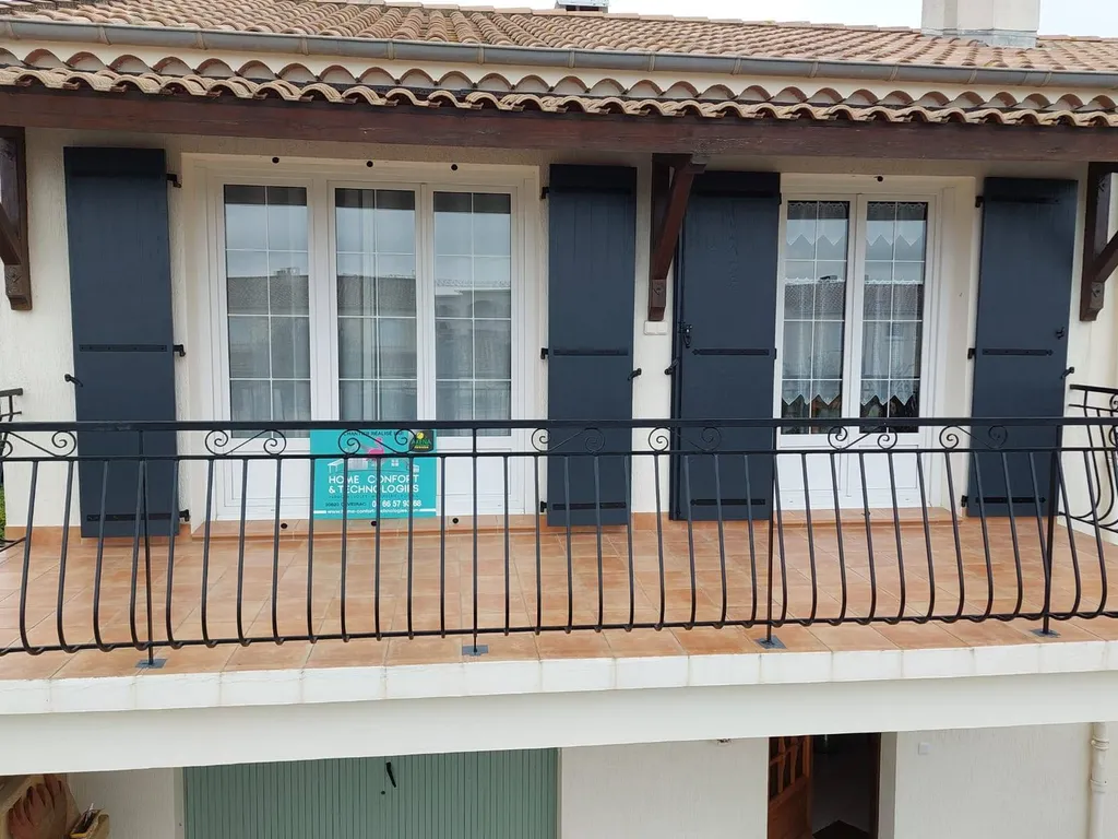 Installation de volets en fibre de verre sur mesure près de Montpellier sur la commune de Florensac