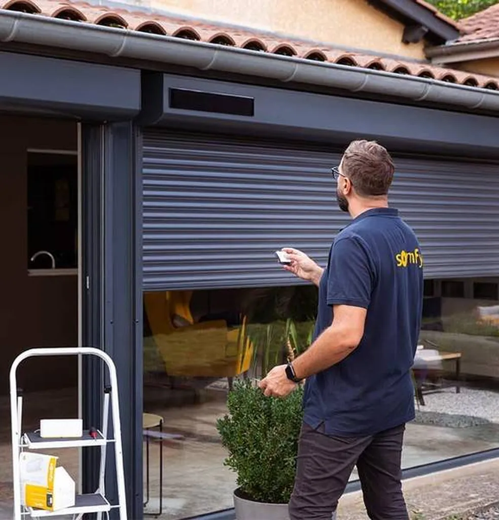 Trouver un installateur de volets roulants solaires équipés d'une motorisation Somfy à Lyon 69
