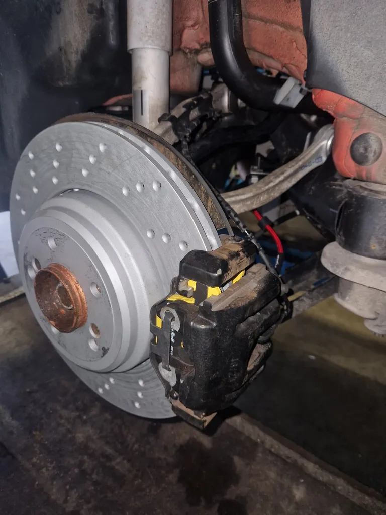 BMW 1M amélioration système de freinage et suspension