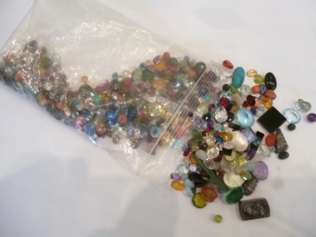 Rachat d'or marseille 13000. Que dois je faire de mes pierres précieuses quand je vends mon bijou en or?