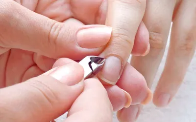 Soin manucure pour embellir les mains et les ongles avec hydratation mise en forme et résultat propre élégant et soigné durablement proche Gradignan