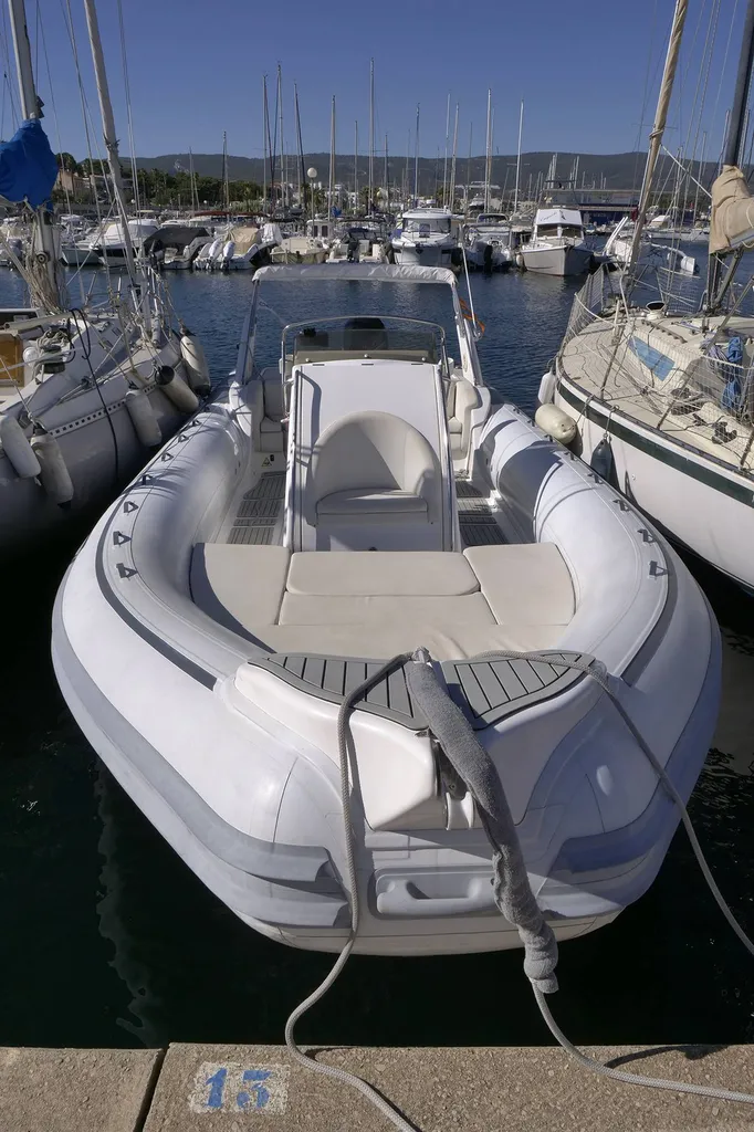 Intérieur de notre bateau haut de gamme Le Z