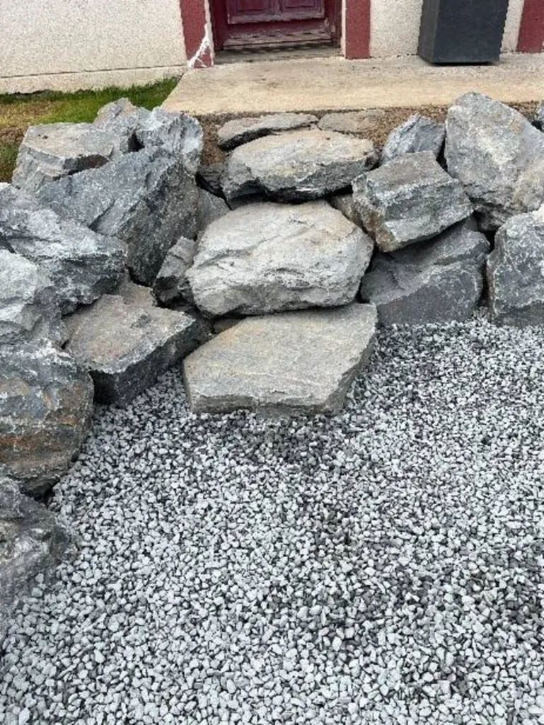 Création d’un parking avec enrochement en pierre naturelle  et pose d’un portillon et sa clôture sur Le Havre 76