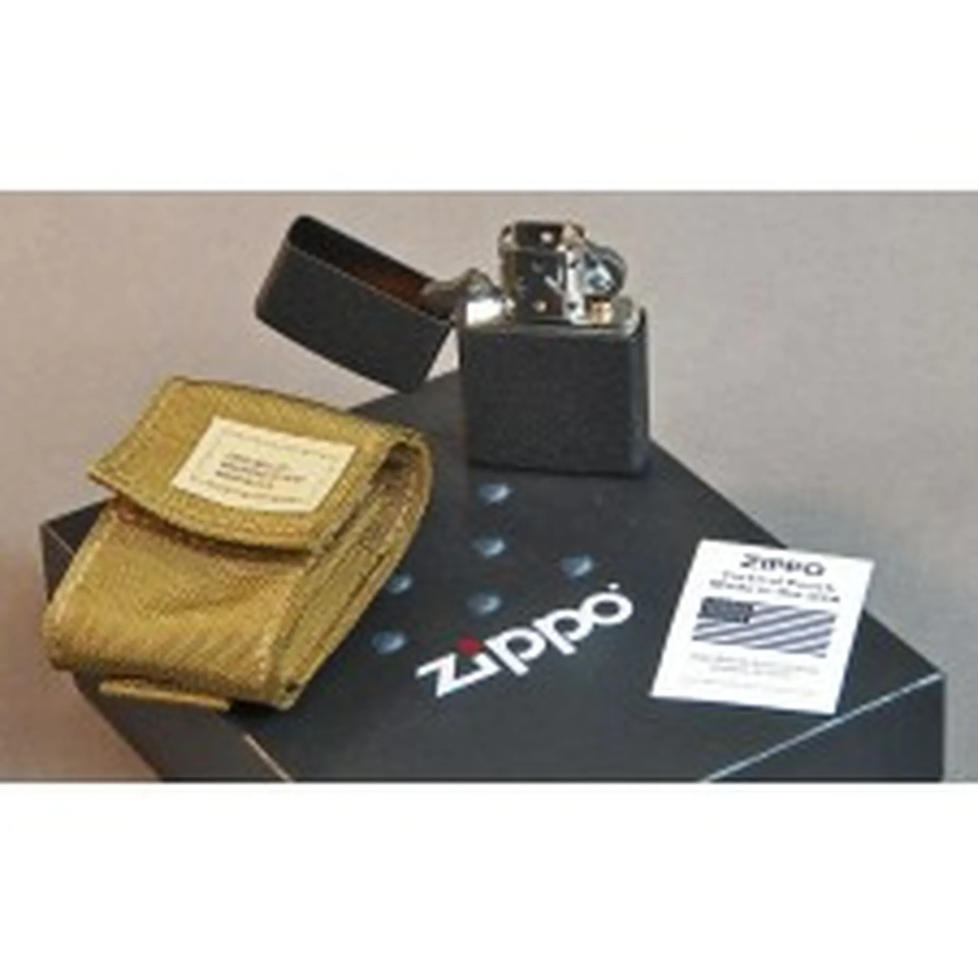 Briquets Zippo militaires historiques iconiques robustes utilisés armées pour collection reconstitution Caen