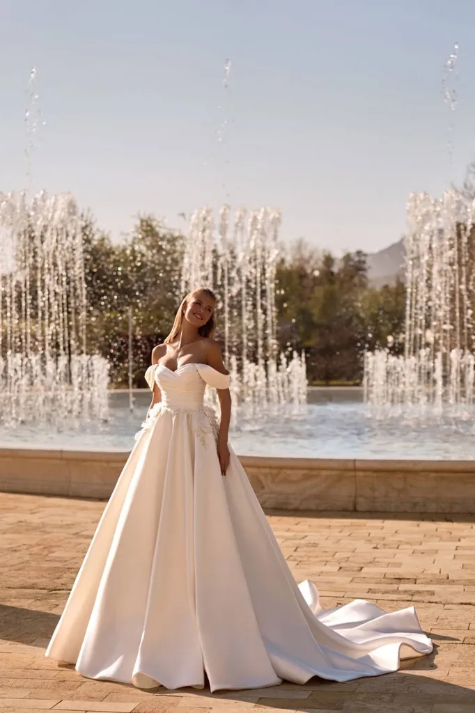 robe de mariée princesse mikado décolleté bateau à marseille