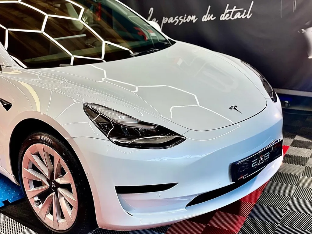 Protection traitement céramique carrosserie et jantes Tesla modèle 3 Lyon 