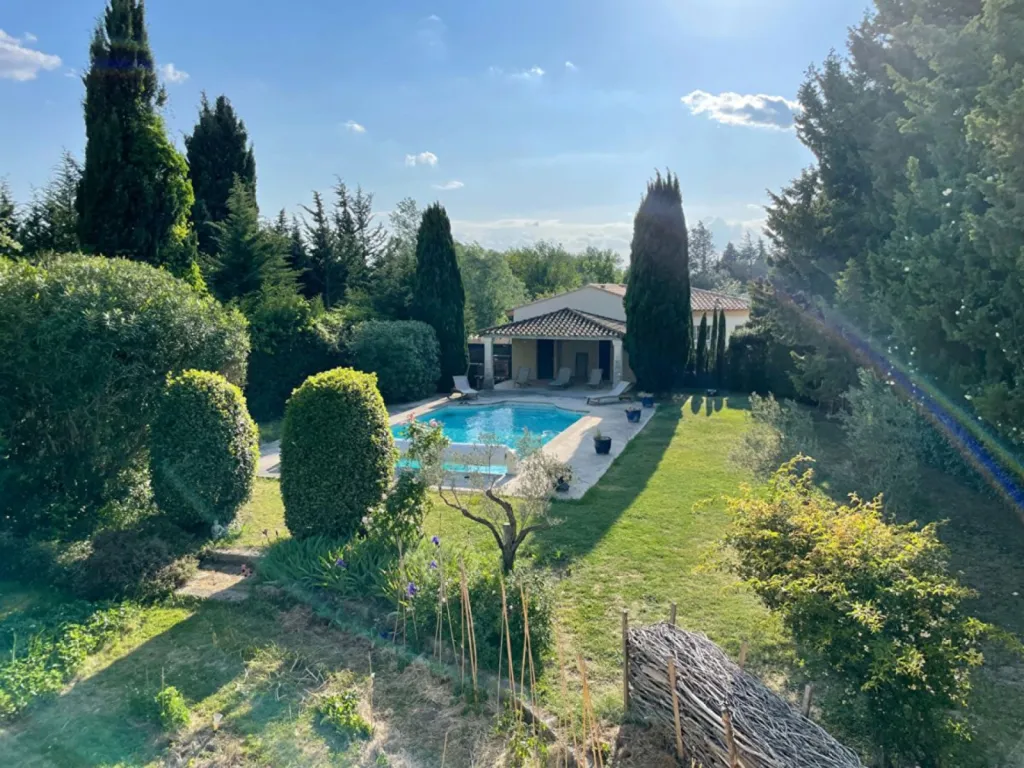 Grande maison à Fontvieille avec piscine et grand terrain
