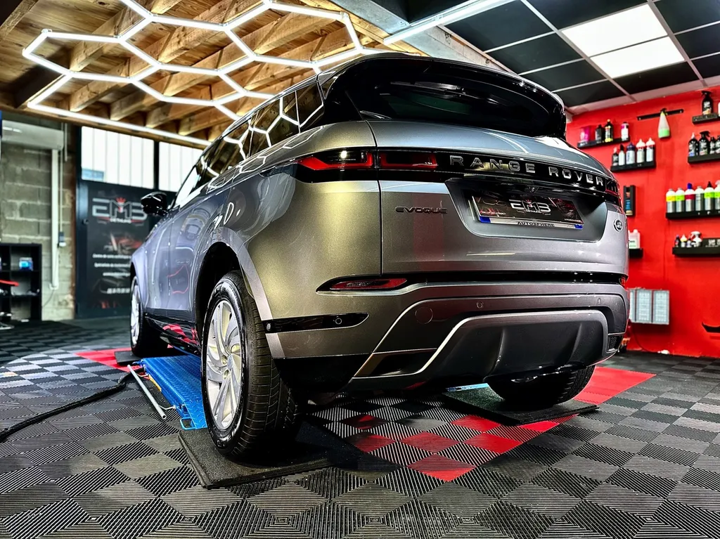 DETAILING traitement Cerzmqiue protection carrosserie automobile ouest lyonnais range Rover évoque 