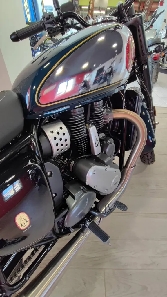 MOTO NEUVE BSA GOLD STAR 650 HIGHLAND GREEN A SANARY SUR MER