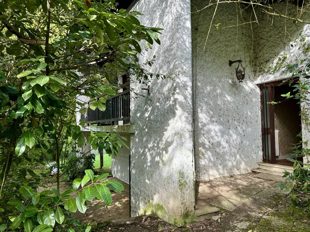 Acheter une maison 6 pièces à Latresne proche de Bordeaux d'environ 168 m²sur un terrain de 1 322 m²