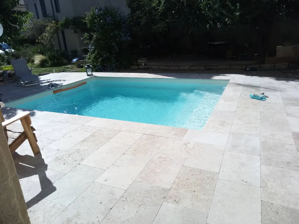 DALLES SUR PLOT TRAVERTIN BEIGE 1er choix MIX 