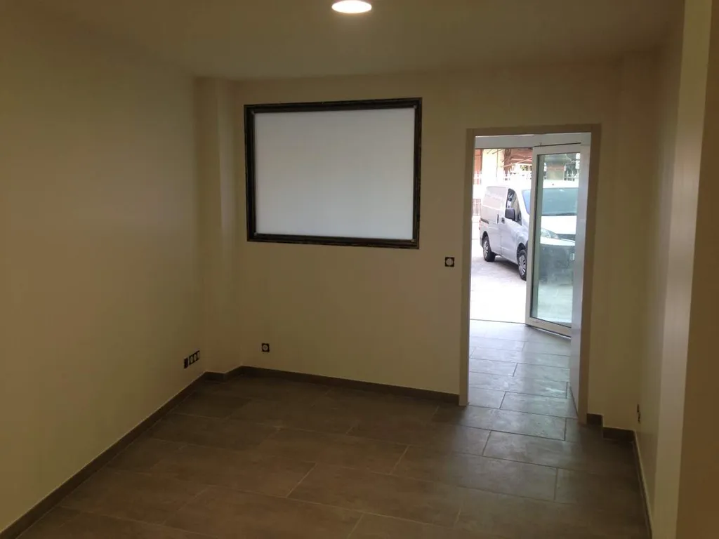 Rénovation d'un local commercial Salon de Pce - après travaux