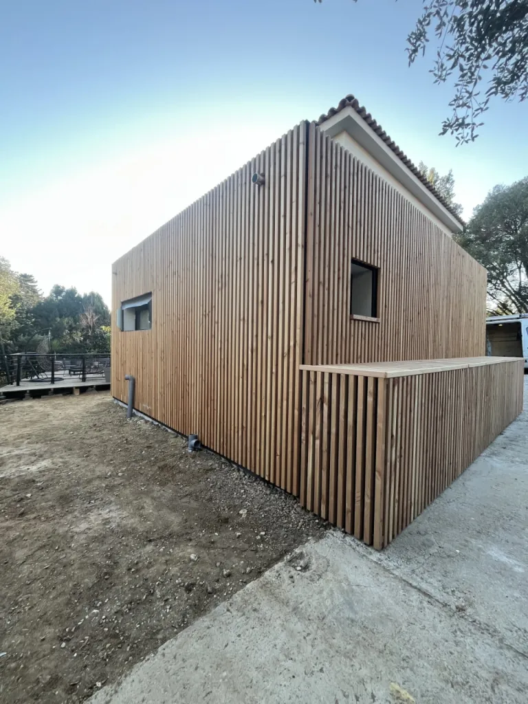 Combien de temps faut-il pour réaliser une extension en ossature bois à Toulon ?