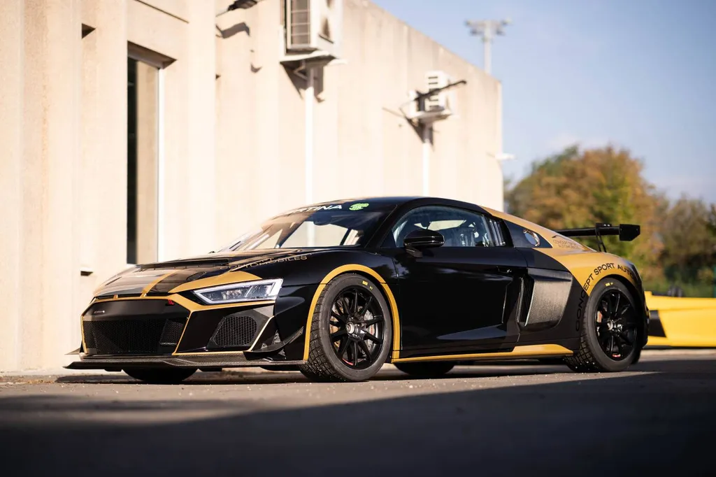TOTAL COVERING sur AUDI R8 GT4 à Grenoble