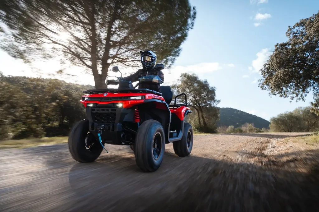 Quad agricole biplace CFMOTO CFORCE C5 Long Expert ABS de 39 chevaux avec freinage ABS direction assistée EPS et différentiel arrière pour professionnels près de Saint-Étienne dans la Loire