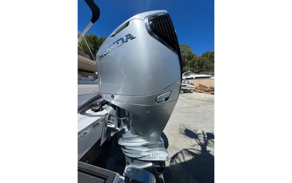 Honda BF350A UDU moteur hors-bord d’occasion 350 cv : ultra-puissant et performant, disponible près de Bormes les Mimosas