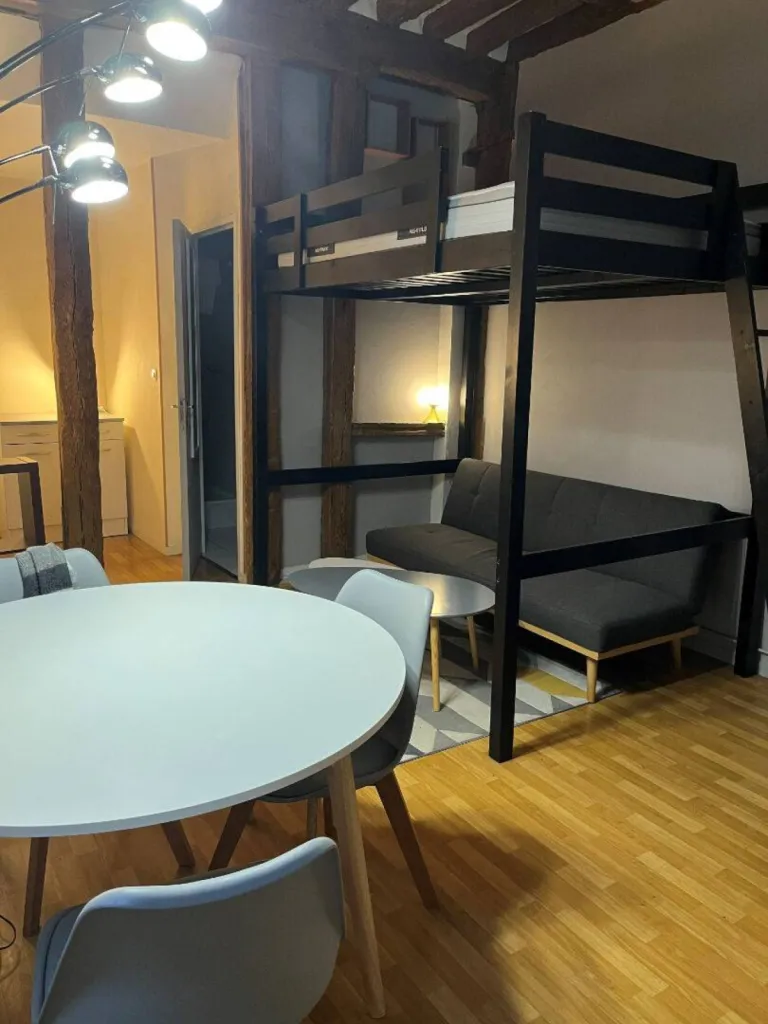 Situé au 1er étage