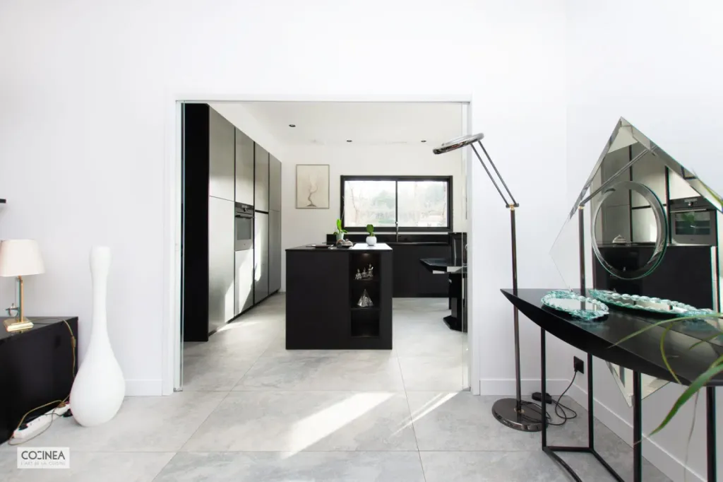 URBAN PIOMBO – NOIR MAT ET DEKTON RADIUM