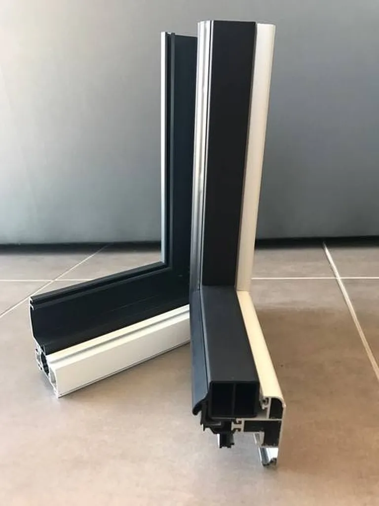 Fenêtre ouverture à la française en ALU aix en provence